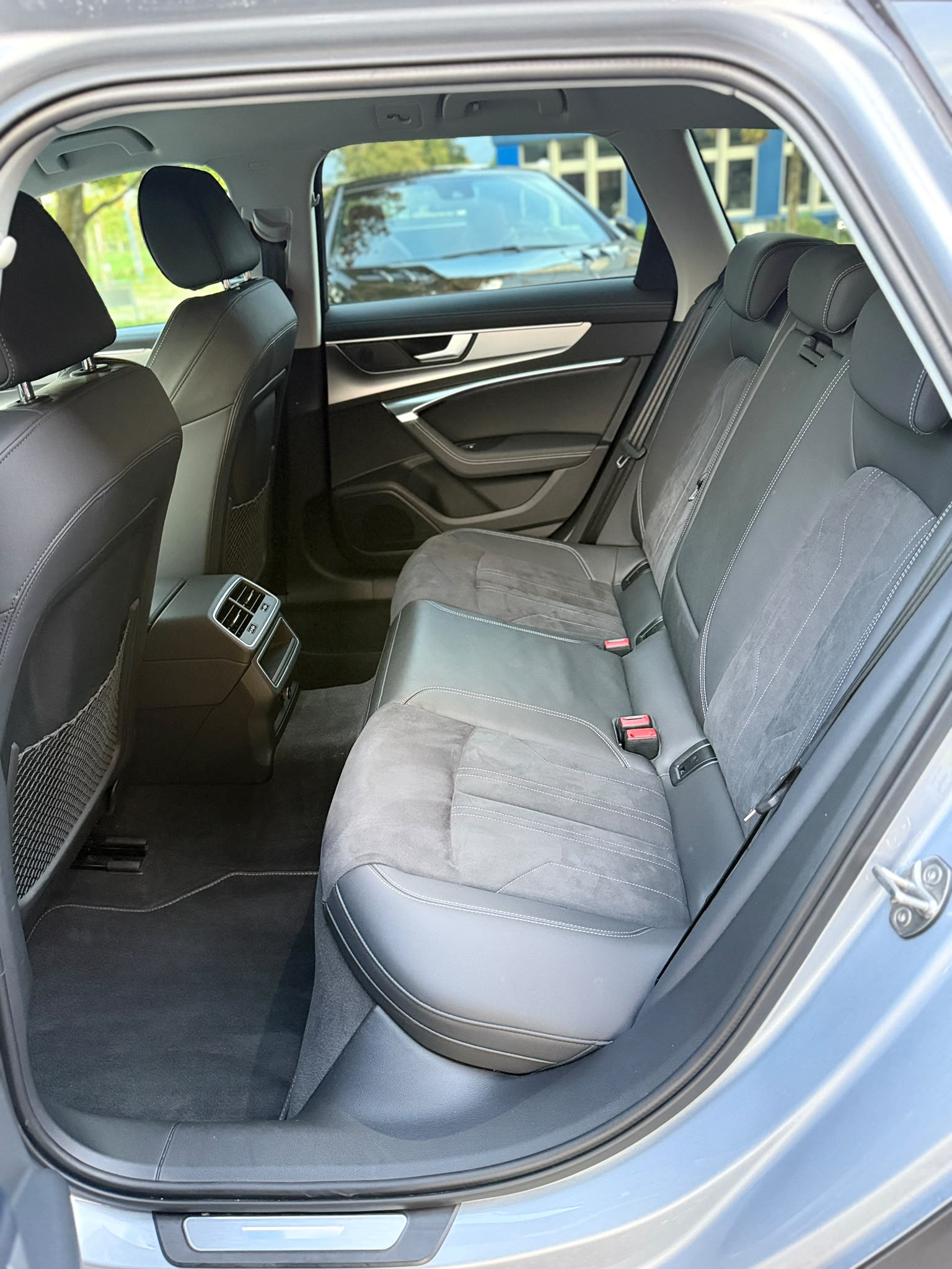 AUDI A6 Avant 2.0 40 TDI quattro S-Tronic-image-10