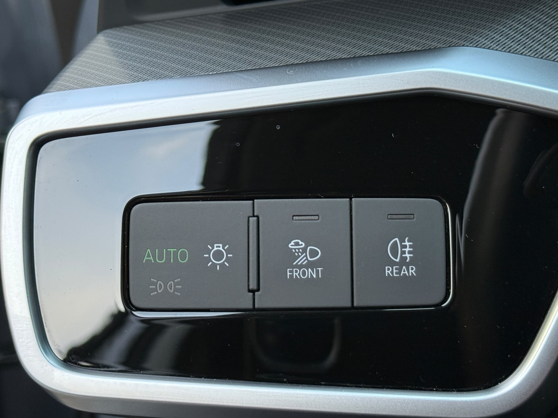 AUDI A6 Avant 2.0 40 TDI quattro S-Tronic-image-15