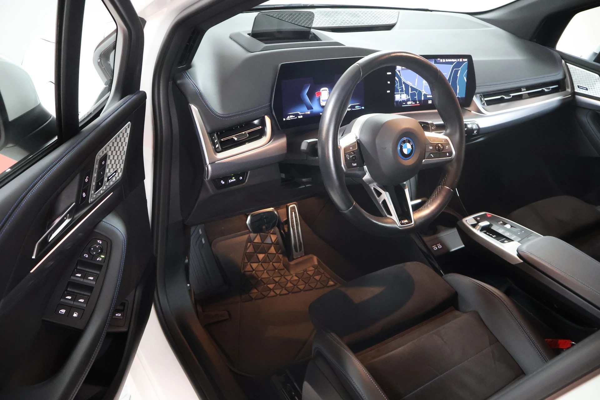 BMW 230e xDrive Active Tourer M Sport-image-6