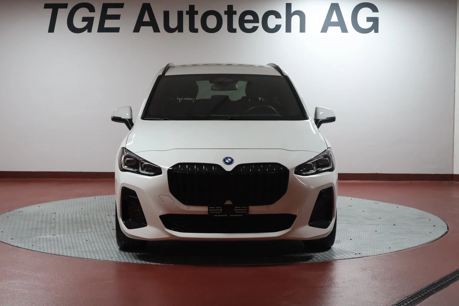 BMW 230e xDrive Active Tourer M Sport-image-1