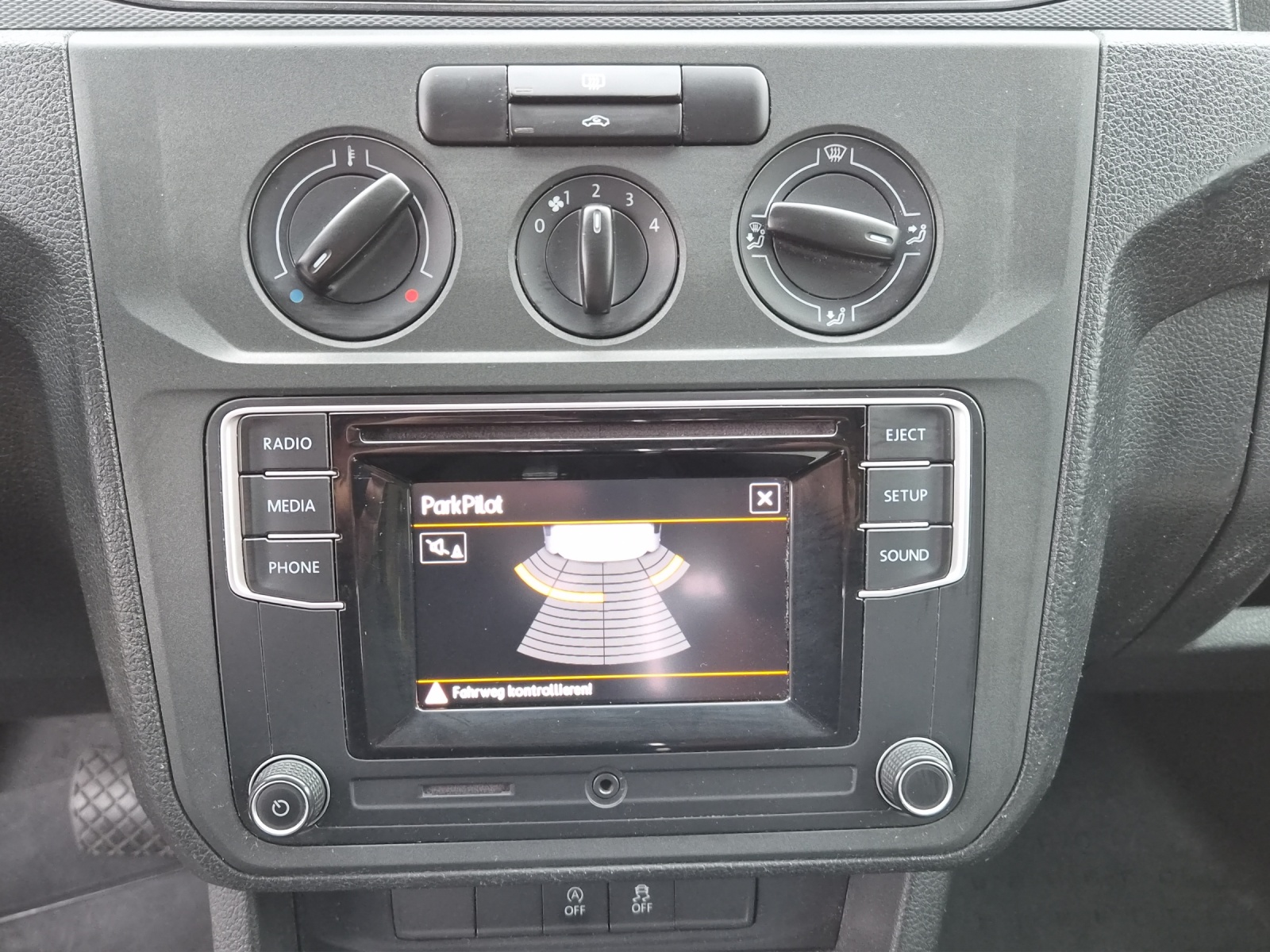 VW Caddy 2.0TDI 4Motion BlueMotion Technology DSG-image-10