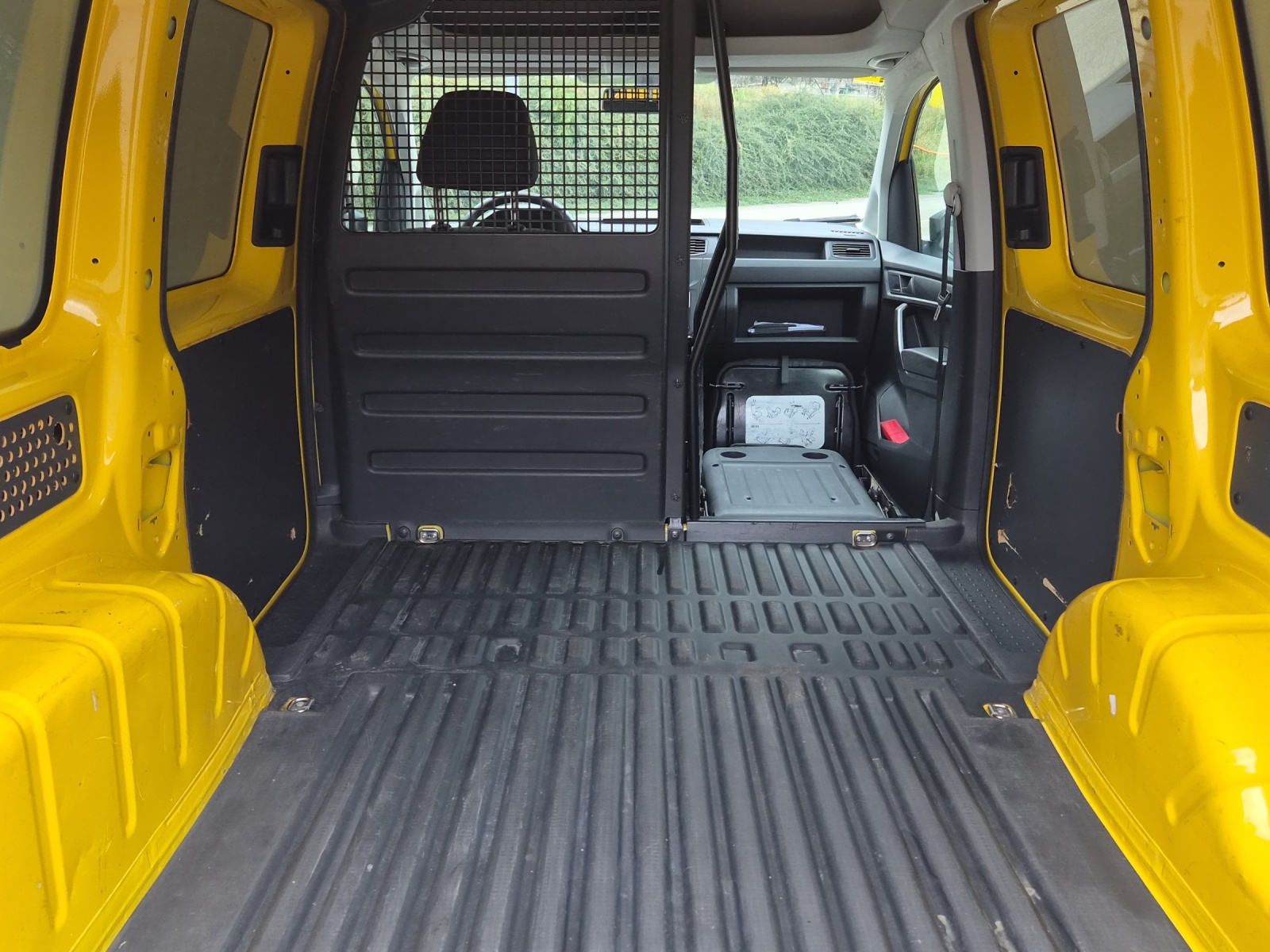 VW Caddy 2.0TDI 4Motion BlueMotion Technology DSG-image-12