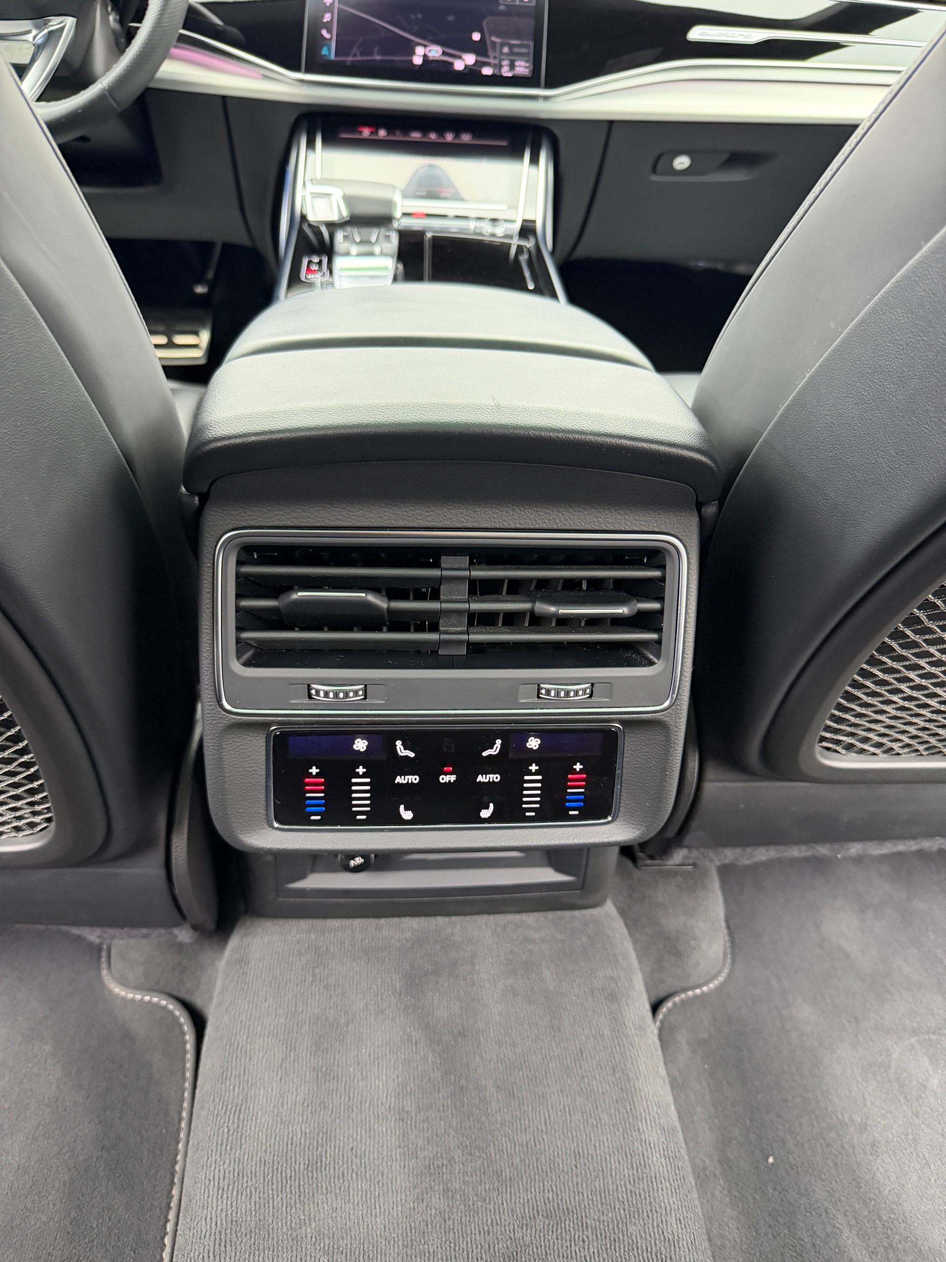 AUDI Q8 55 TFSI S-Line Mythos Black Ed. quattro tiptronic / 360° Kamera / Panoramadach / B&O Sound / Head-Up / Leder / Keyless /-image-22