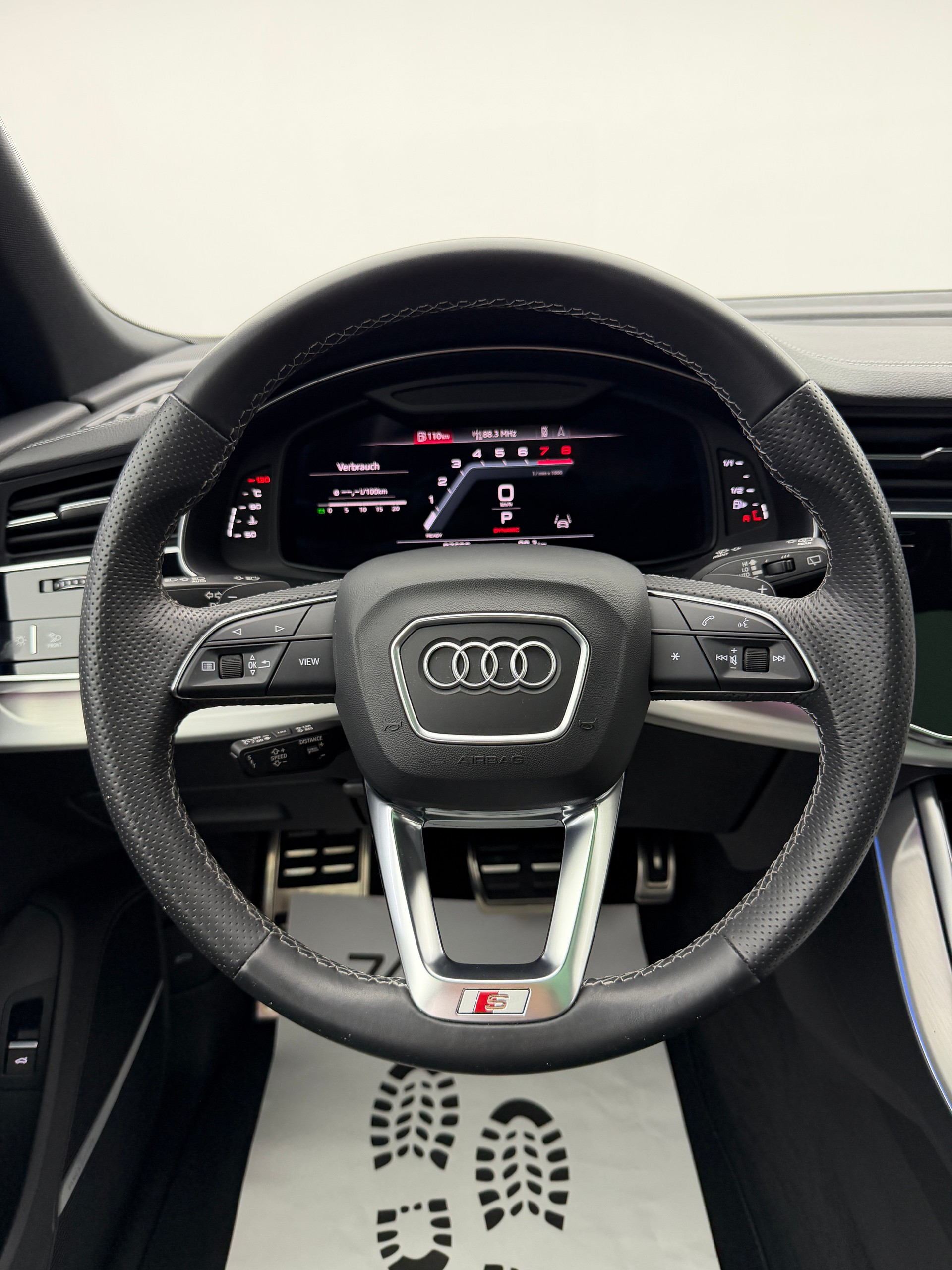 AUDI Q8 55 TFSI S-Line Mythos Black Ed. quattro tiptronic / 360° Kamera / Panoramadach / B&O Sound / Head-Up / Leder / Keyless /-image-12