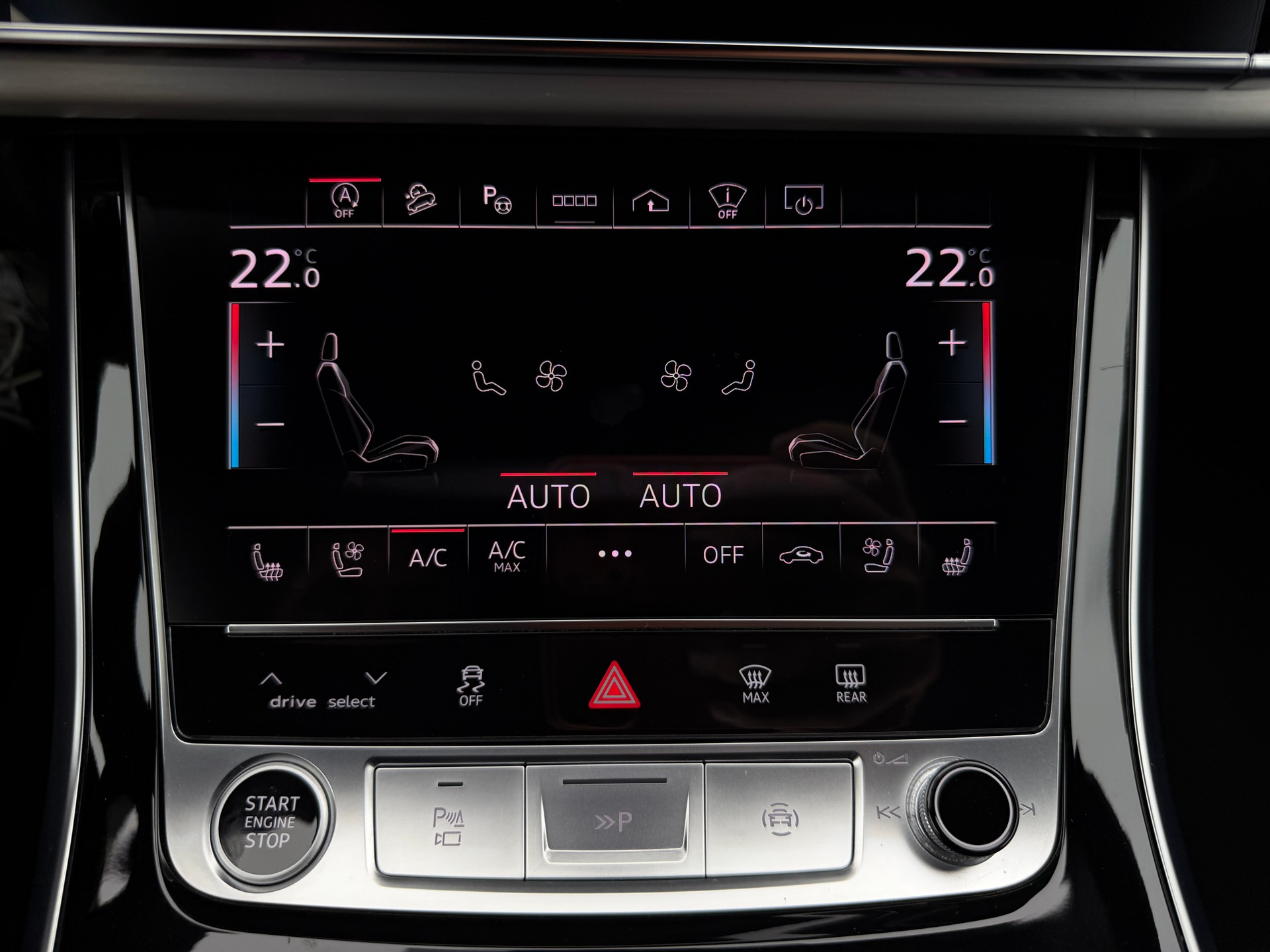 AUDI Q8 55 TFSI S-Line Mythos Black Ed. quattro tiptronic / 360° Kamera / Panoramadach / B&O Sound / Head-Up / Leder / Keyless /-image-17