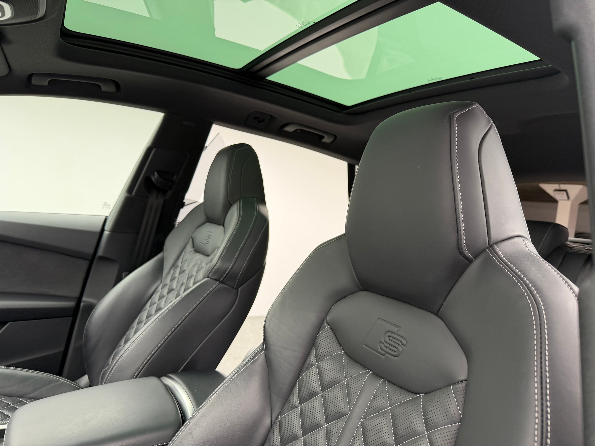 AUDI Q8 55 TFSI S-Line Mythos Black Ed. quattro tiptronic / 360° Kamera / Panoramadach / B&O Sound / Head-Up / Leder / Keyless /-image-7