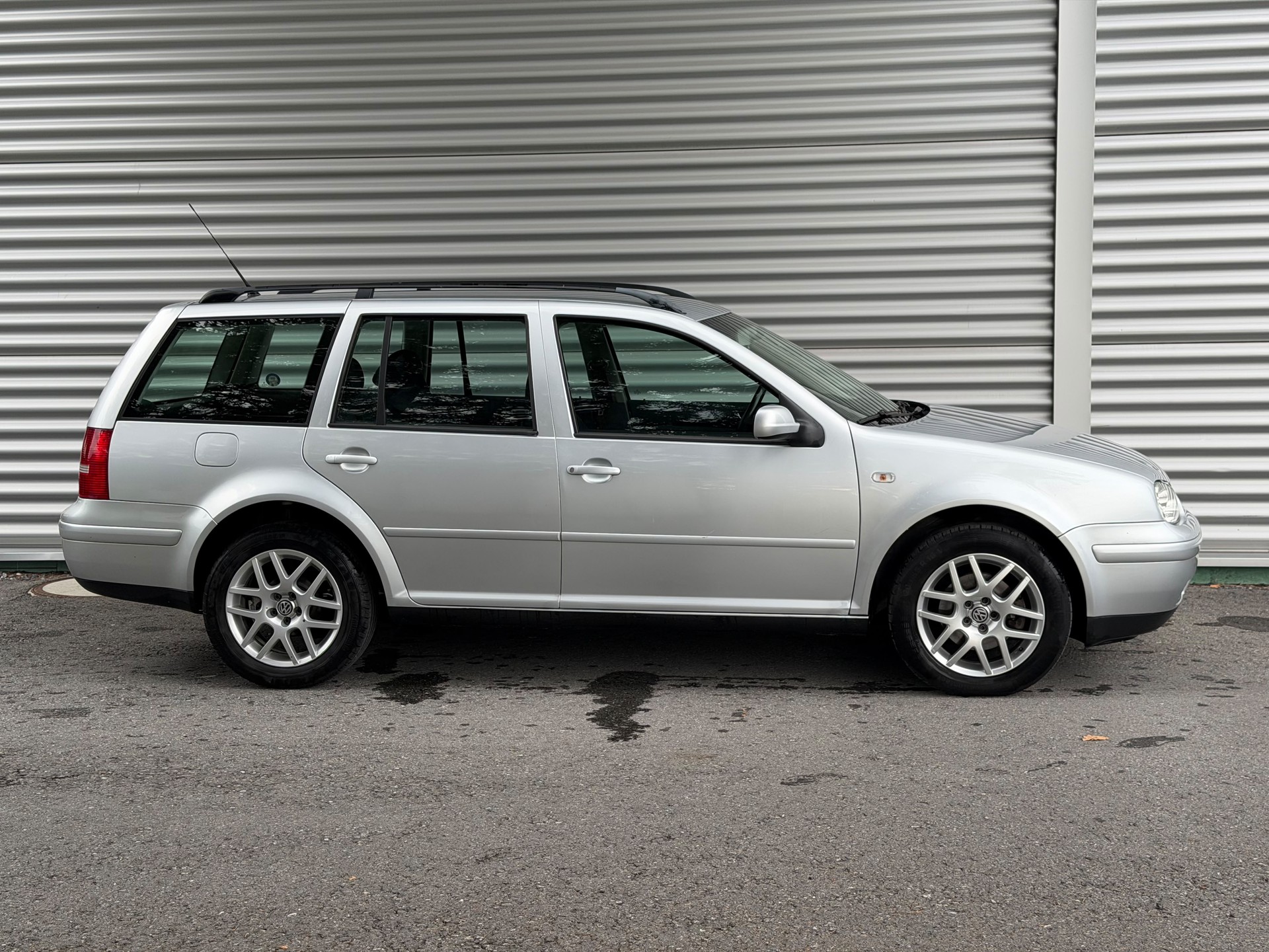 VW Golf Variant 1.9 TDI PD Pacific-image-4