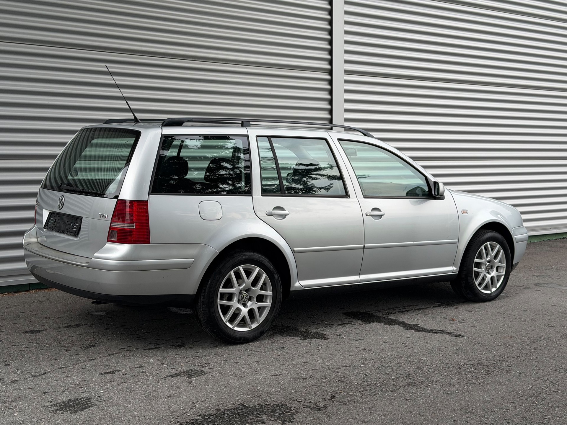 VW Golf Variant 1.9 TDI PD Pacific-image-5
