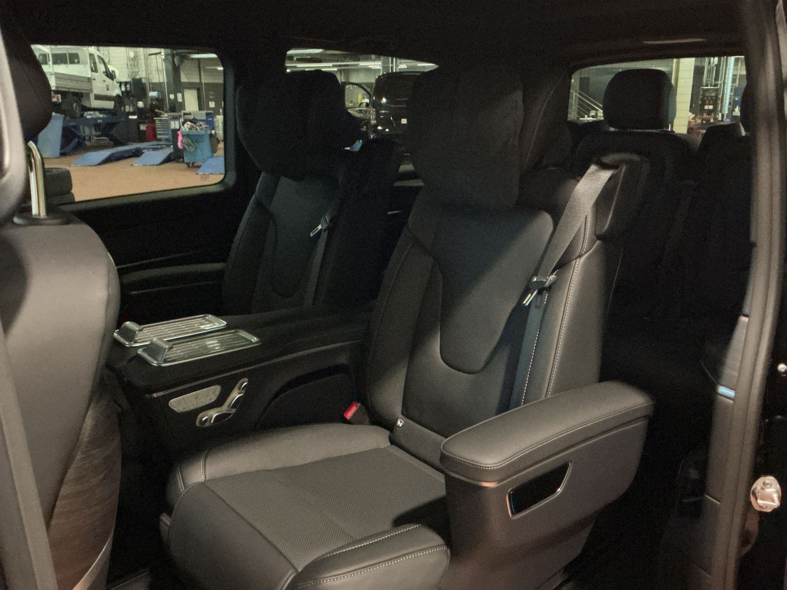 MERCEDES-BENZ V 300 d lang 4Matic Swiss Edition 9G-Tronic-image-7
