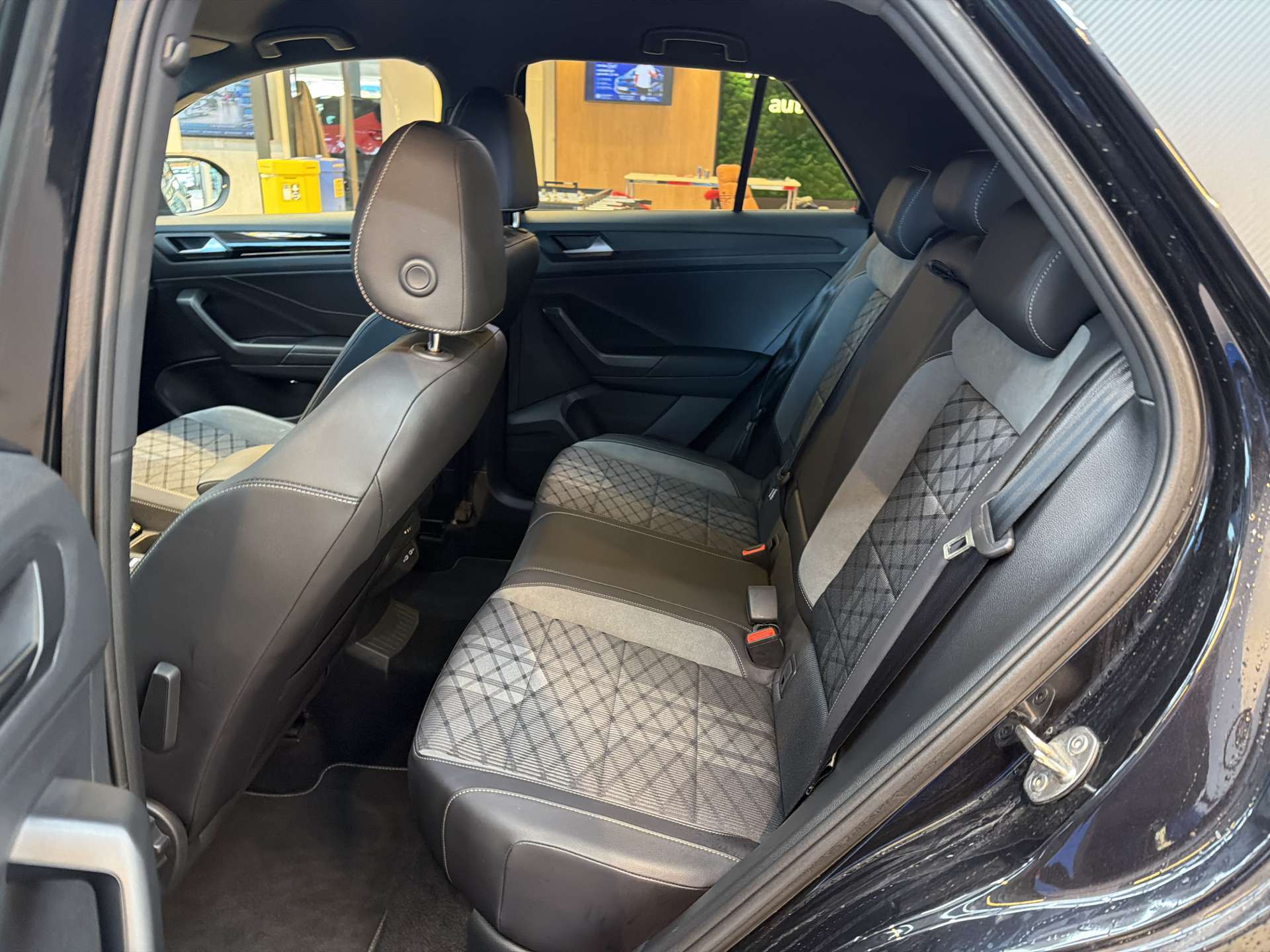 VW T-Roc 1.5 TSi EVO R-Line DSG-Automat-image-6