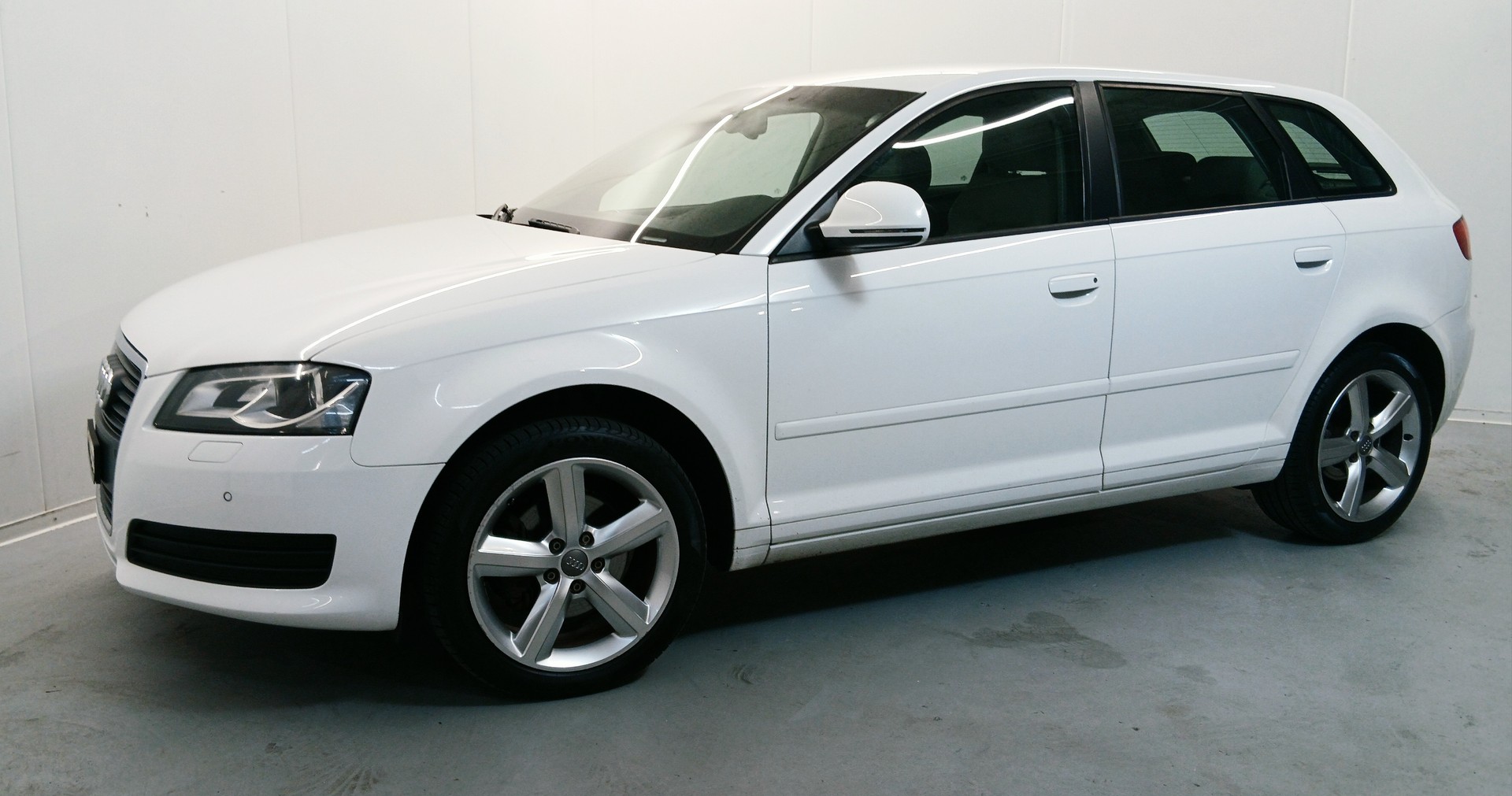AUDI A3 Sportback 1.8 TFSI Ambition S-tronic-image-4