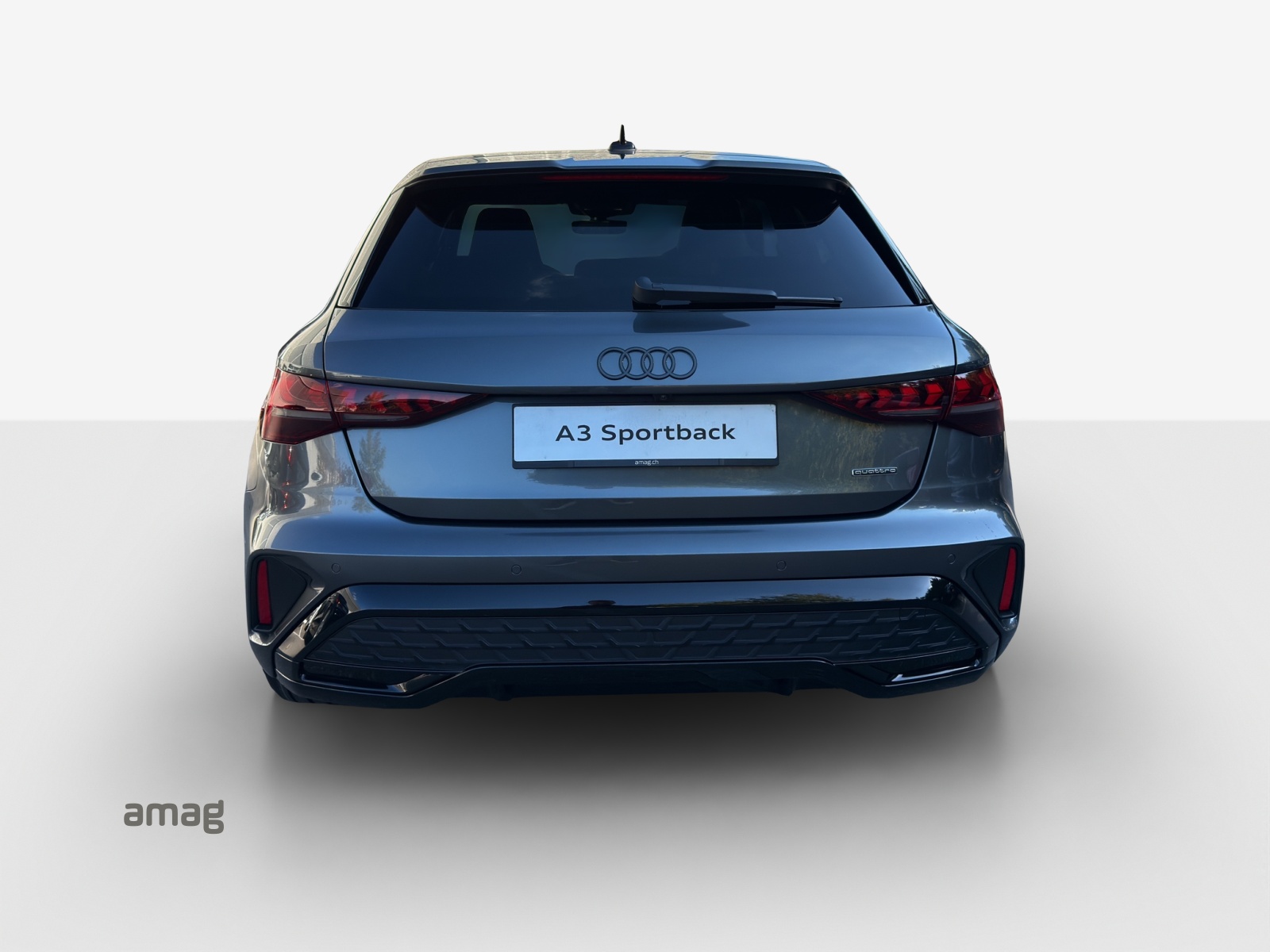 AUDI A3 Sportback TFSI 150 kW quattro S line S tronic-image-3