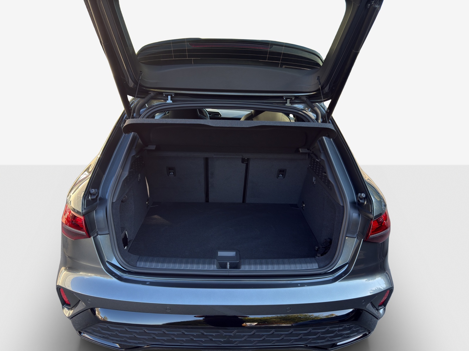 AUDI A3 Sportback TFSI 150 kW quattro S line S tronic-image-12
