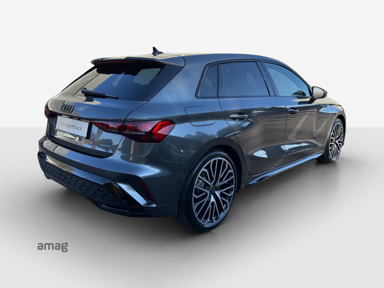 AUDI A3 Sportback TFSI 150 kW quattro S line S tronic-image-4
