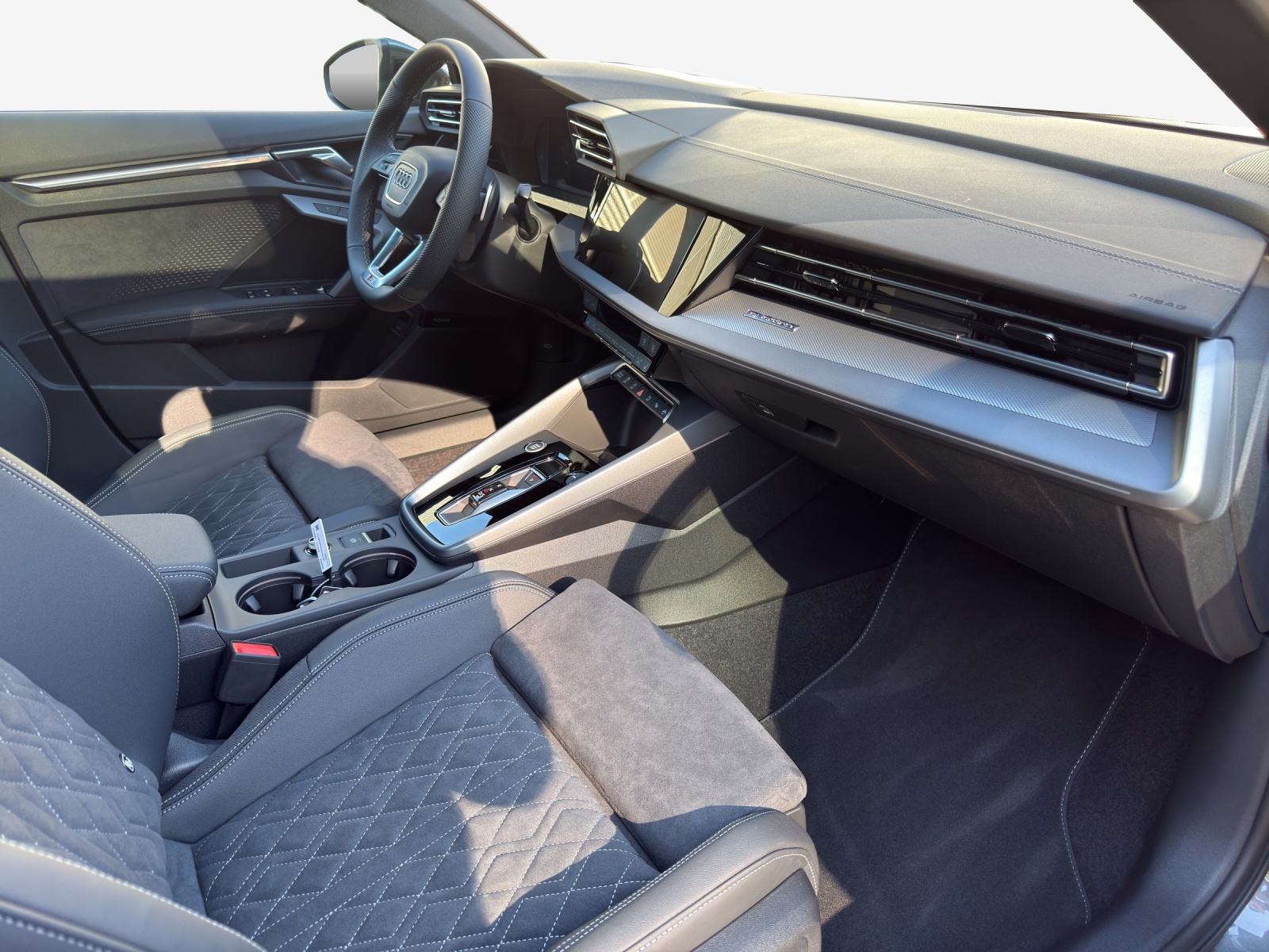 AUDI A3 Sportback TFSI 150 kW quattro S line S tronic-image-14