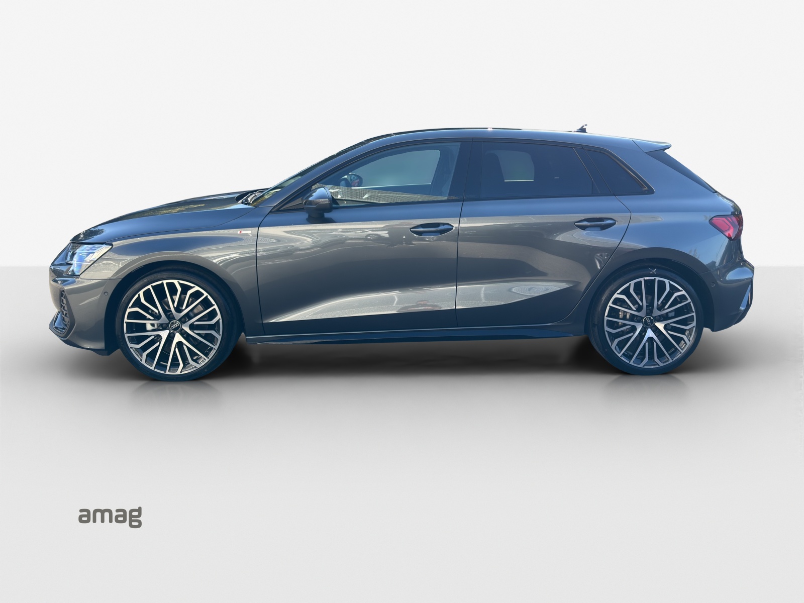 AUDI A3 Sportback TFSI 150 kW quattro S line S tronic-showroom-element-1