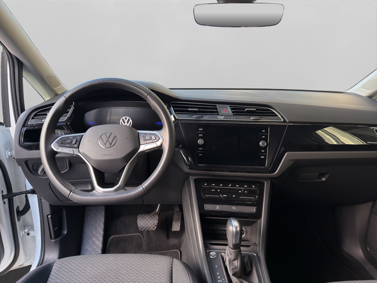 VW Touran 1.5 TSI Comfortline DSG-image-6