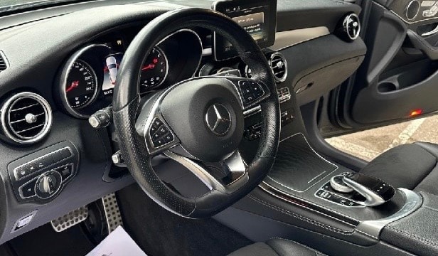 MERCEDES-BENZ GLC 250 AMG Line 4Matic 9G-Tronic-image-3