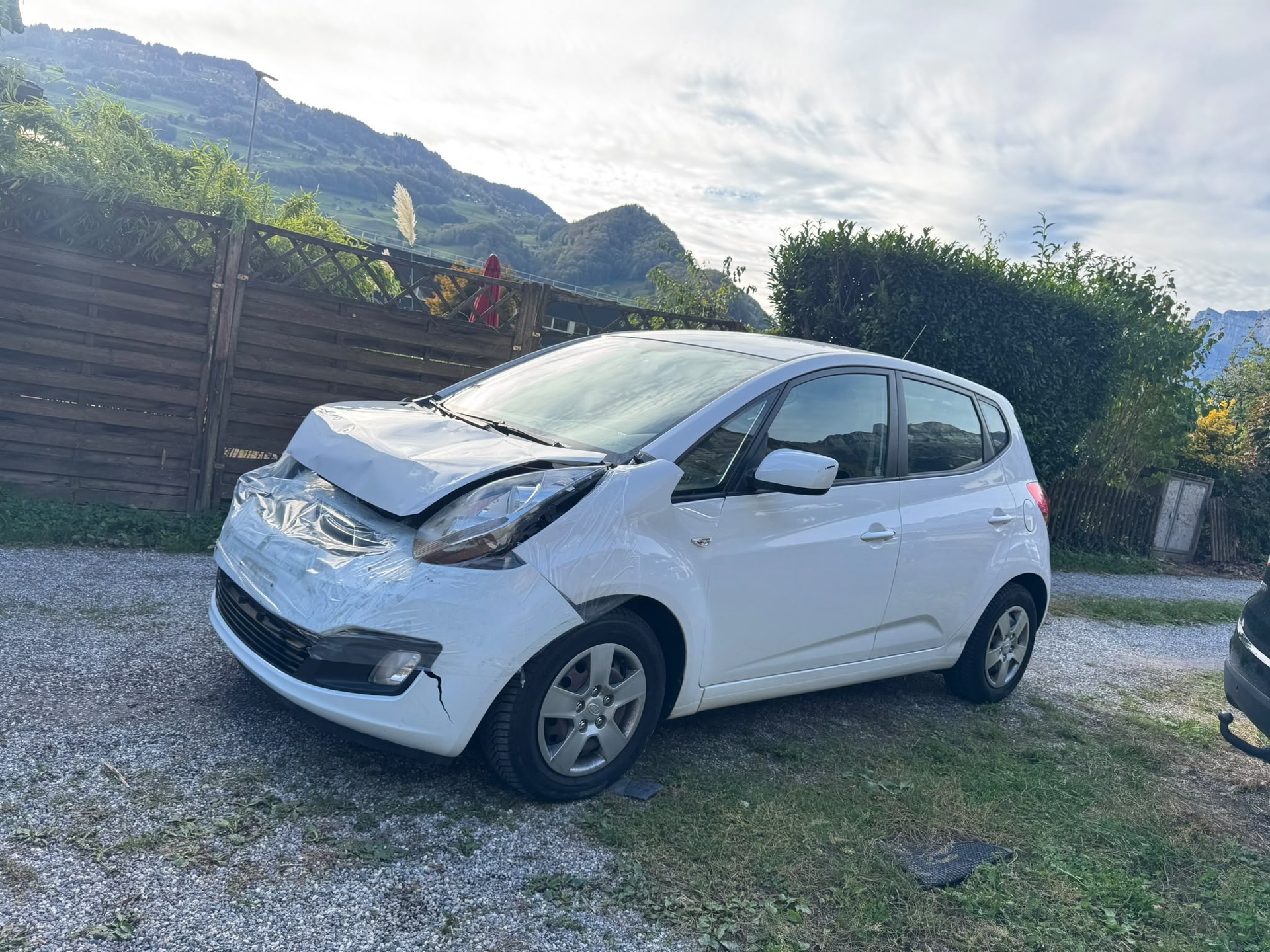 KIA Venga 1.6 CVVT Style Automatic-image-0
