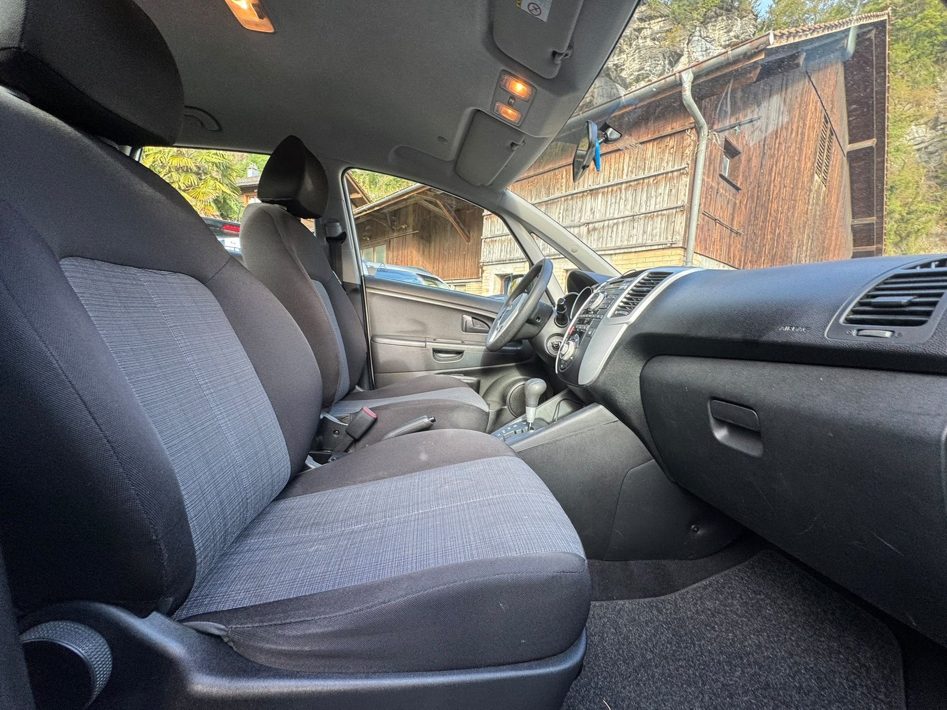 KIA Venga 1.6 CVVT Style Automatic-image-7