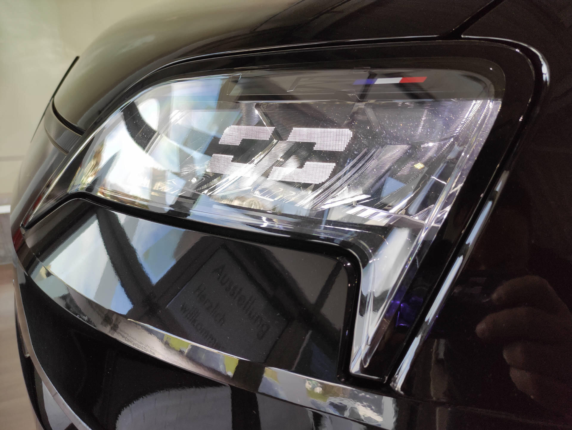 RENAULT R5 E-Tech Comfort Range techno-showroom-element-2