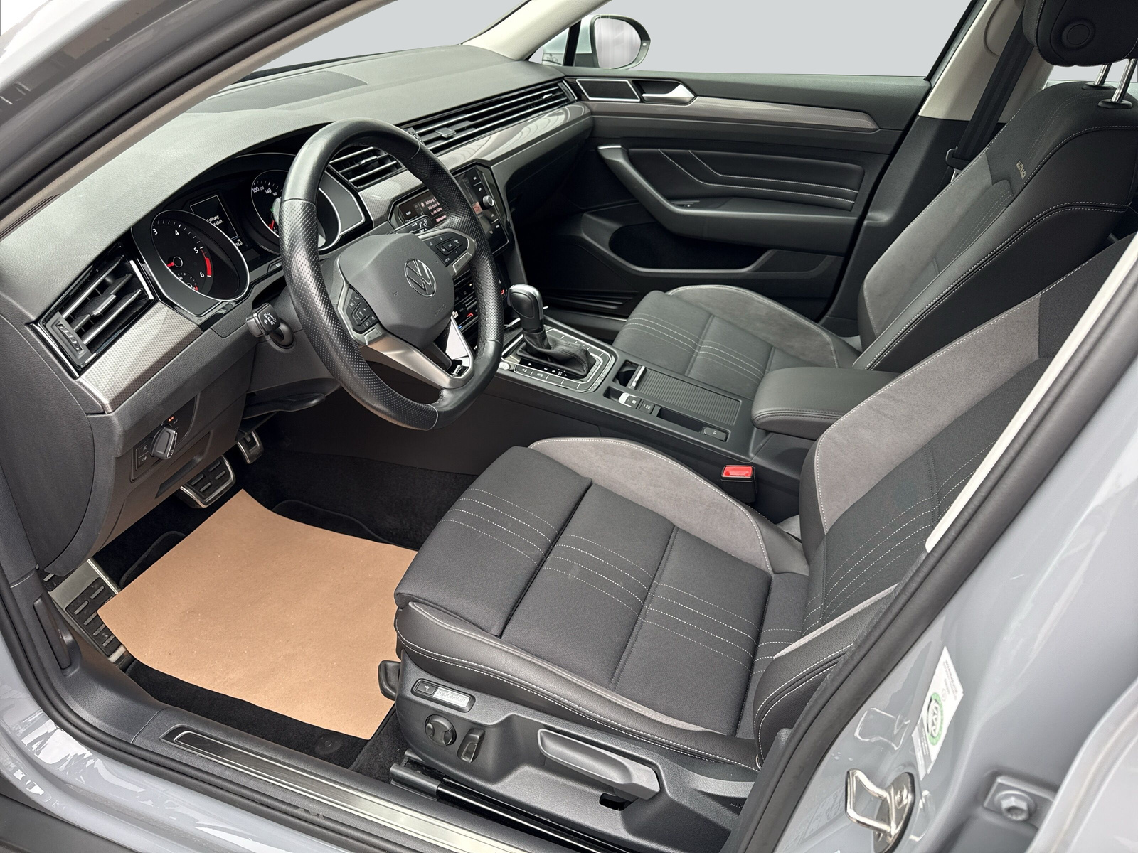 VW Passat Alltrack 2.0 TDI 4Motion DSG-image-8