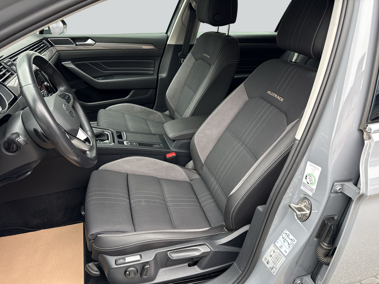 VW Passat Alltrack 2.0 TDI 4Motion DSG-image-9