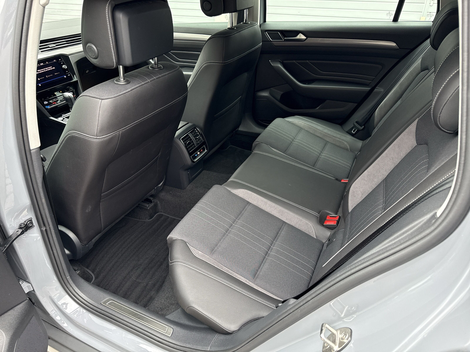 VW Passat Alltrack 2.0 TDI 4Motion DSG-image-10