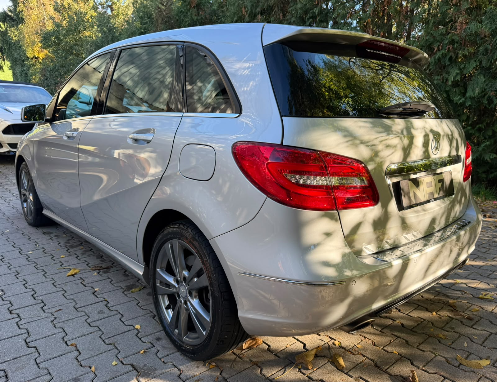 MERCEDES-BENZ B 220 4Matic 7G-DCT-image-2