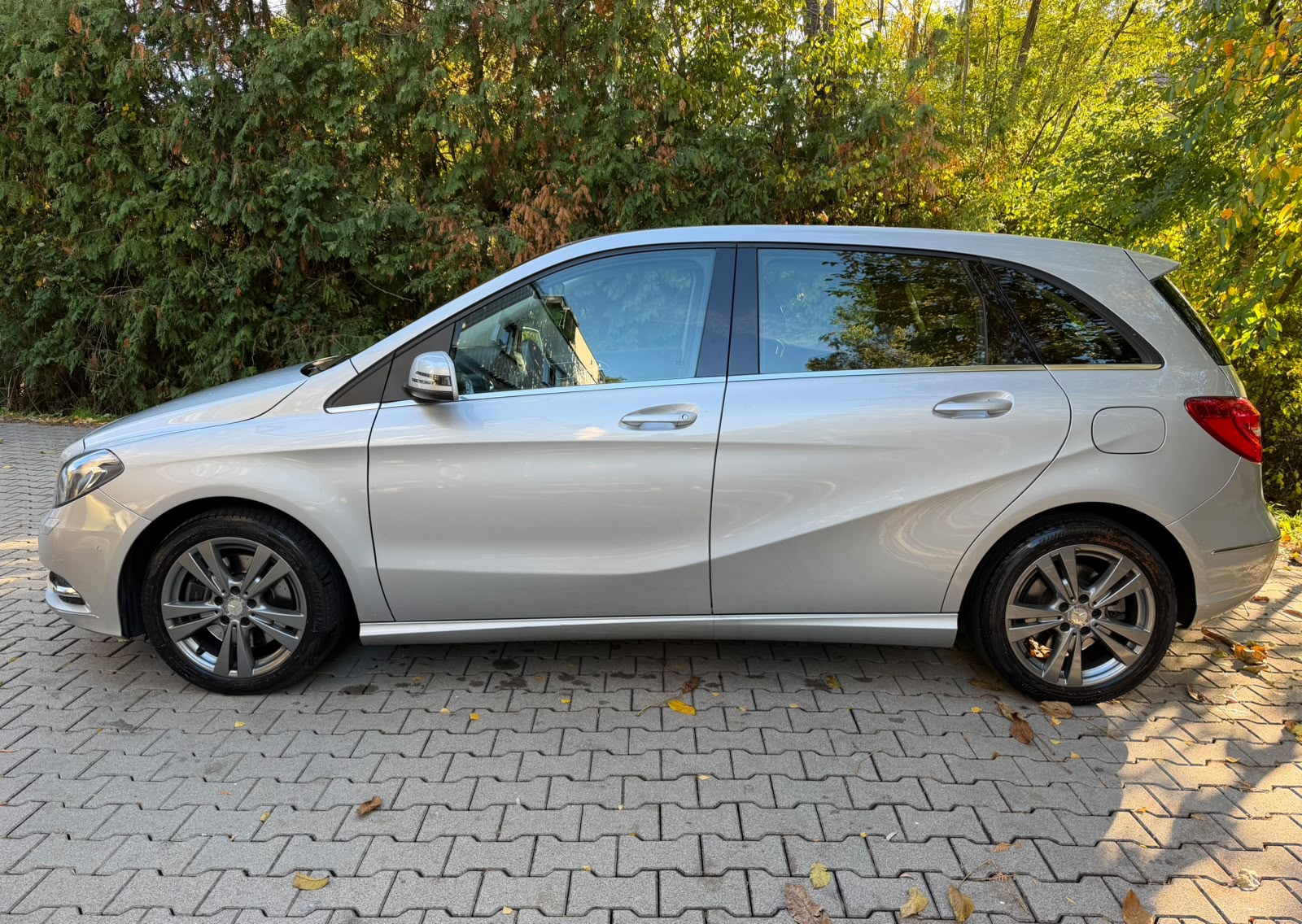 MERCEDES-BENZ B 220 4Matic 7G-DCT-image-1