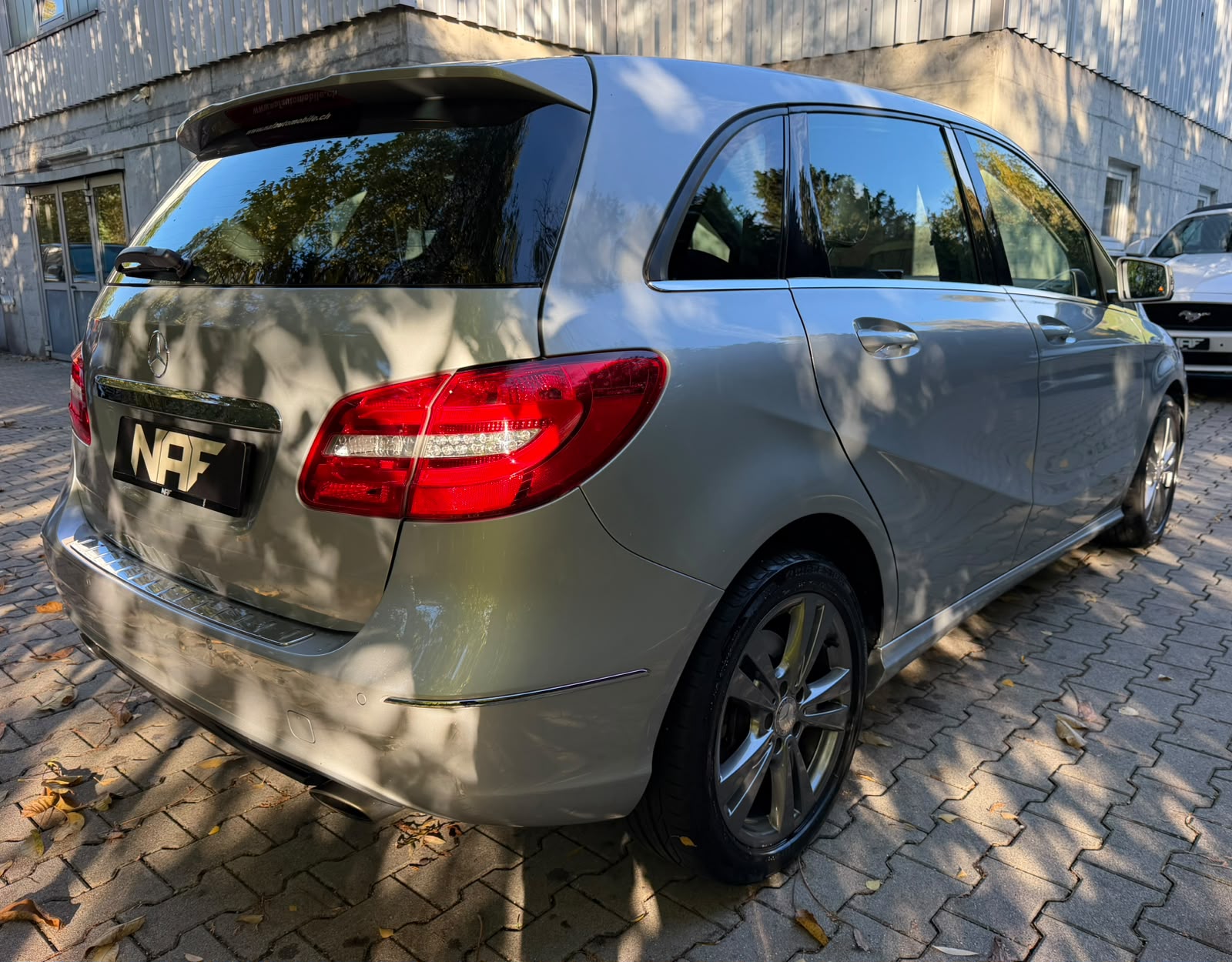 MERCEDES-BENZ B 220 4Matic 7G-DCT-image-4