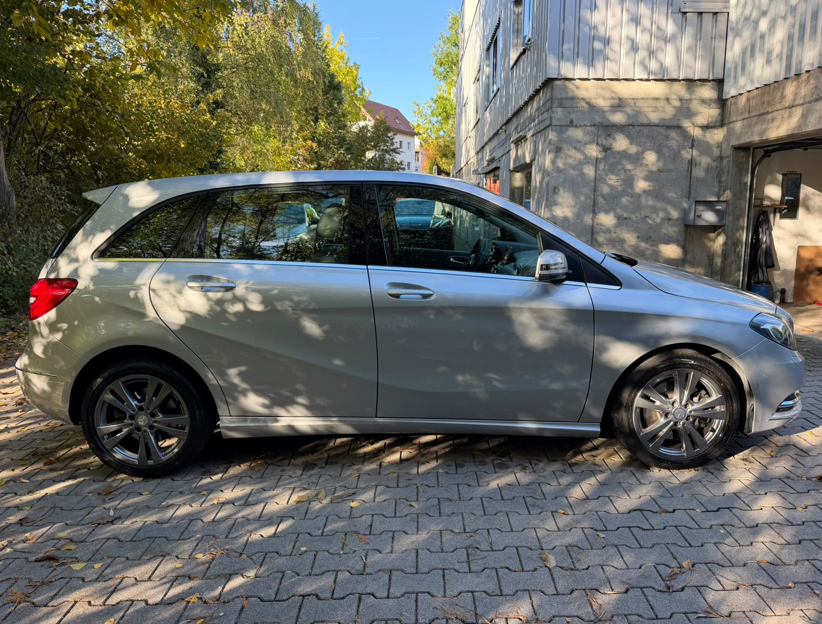 MERCEDES-BENZ B 220 4Matic 7G-DCT-image-5