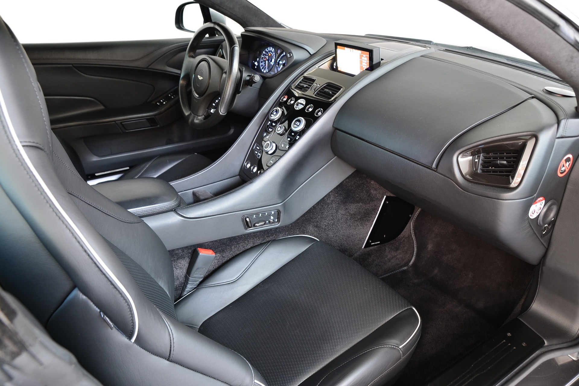 ASTON MARTIN Vanquish V12 5.9-48 Touchtronic 3-image-10