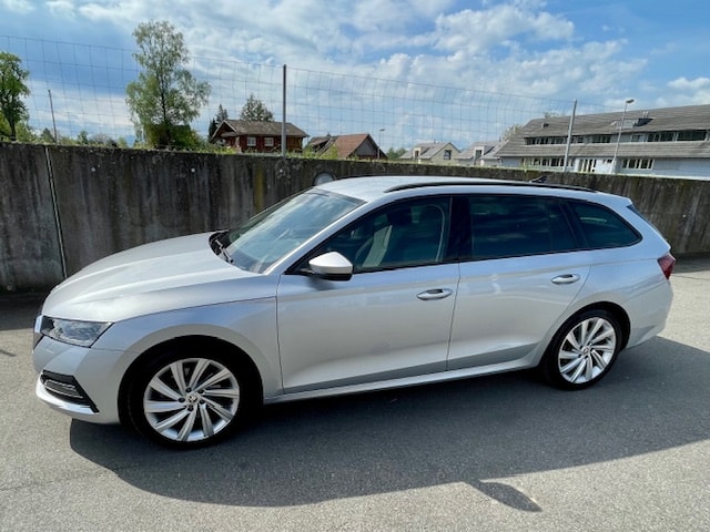 SKODA Octavia Combi 2.0 TDI DSG Style 4x4-image-0