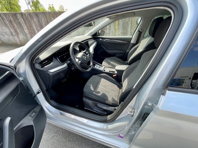 SKODA Octavia Combi 2.0 TDI DSG Style 4x4-image-9