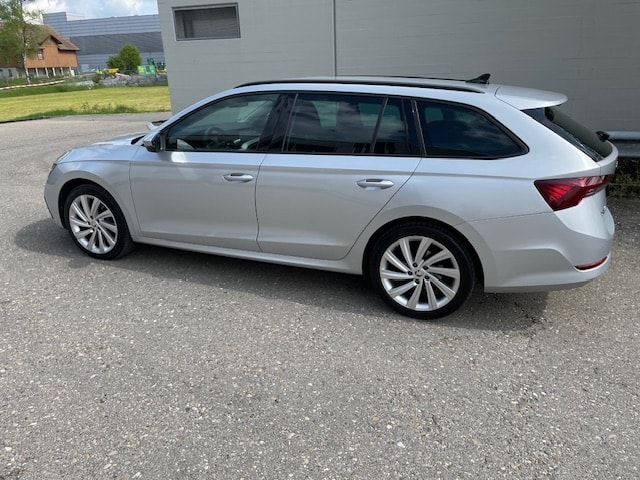 SKODA Octavia Combi 2.0 TDI DSG Style 4x4-image-3