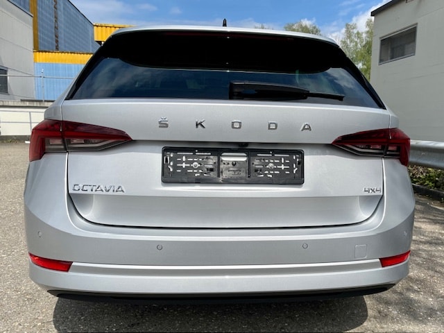 SKODA Octavia Combi 2.0 TDI DSG Style 4x4-image-4