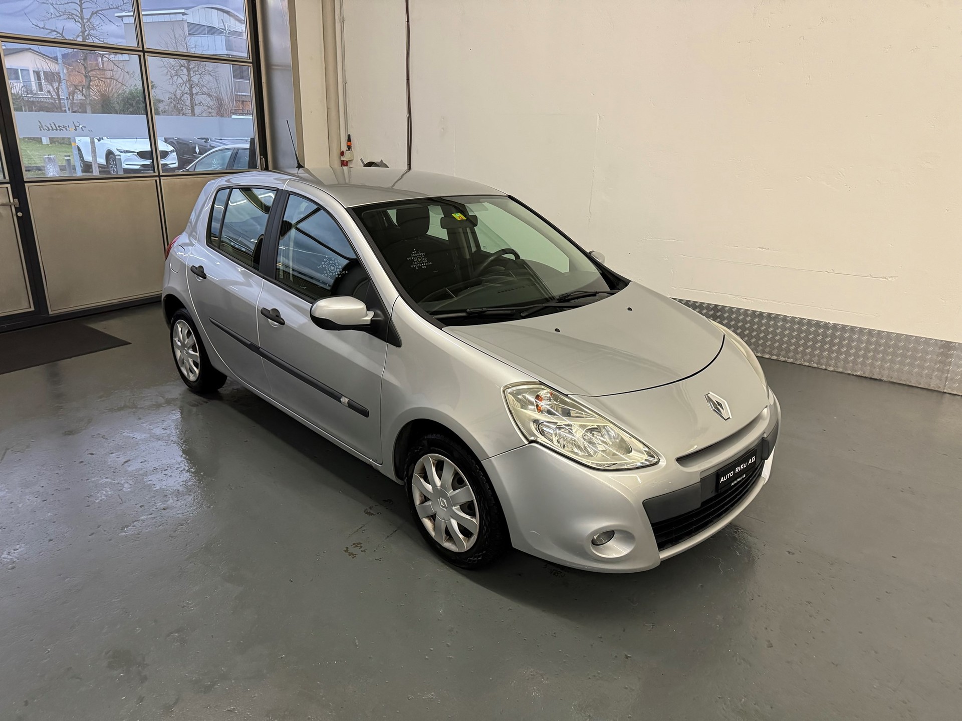 RENAULT Clio 1.2 16V Expression-image-0
