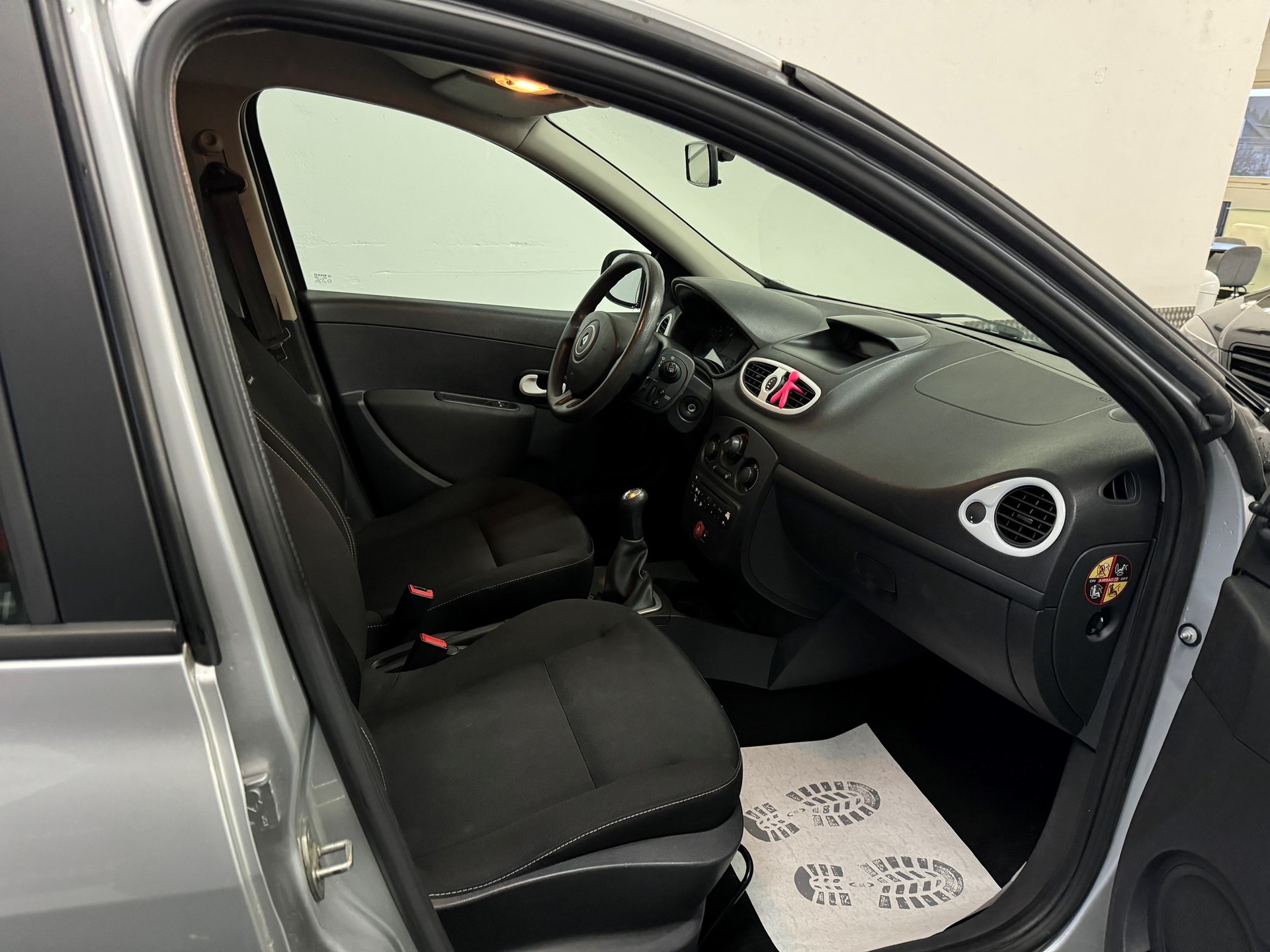 RENAULT Clio 1.2 16V Expression-image-14