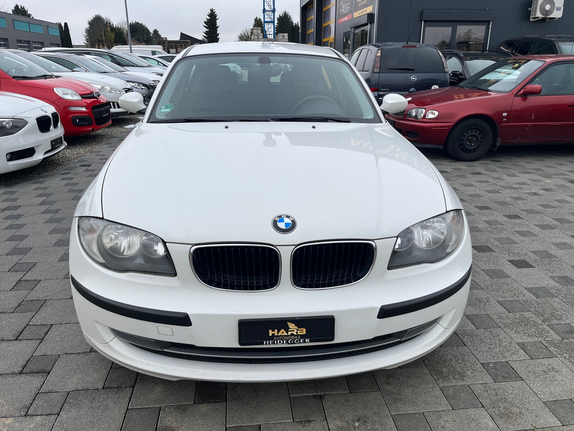 BMW 118d Access-image-4