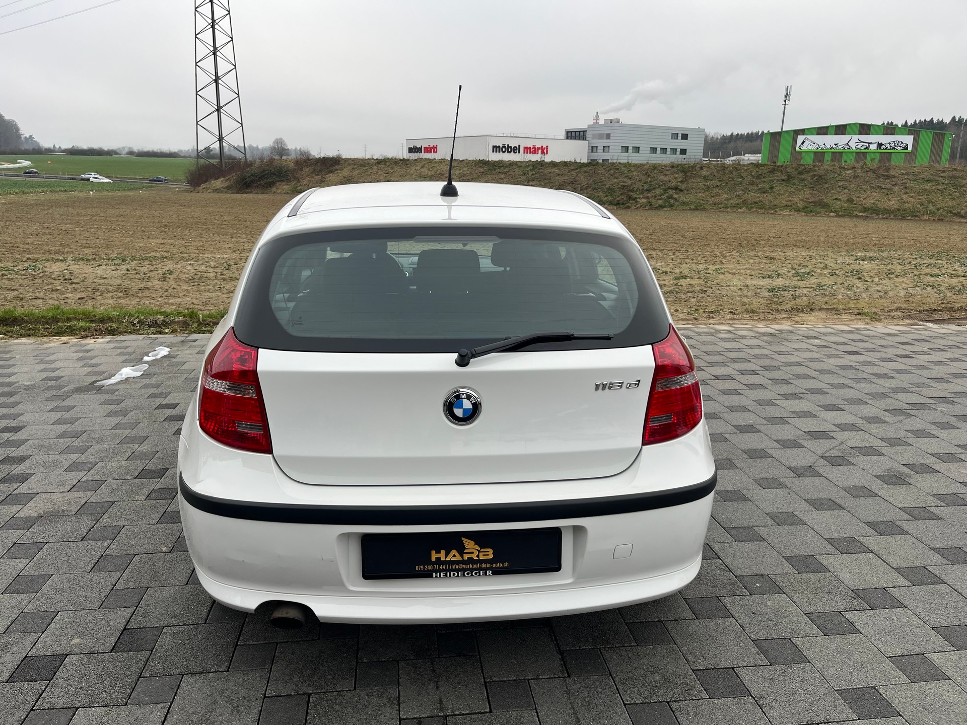 BMW 118d Access-image-6
