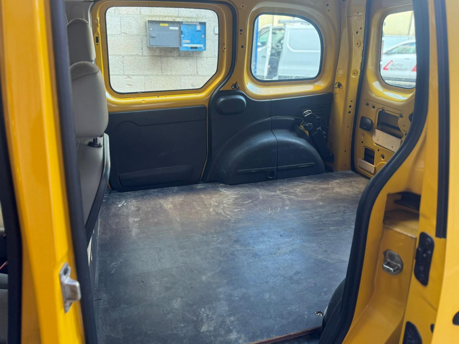 RENAULT Kangoo 1.6 105 Business A-image-8