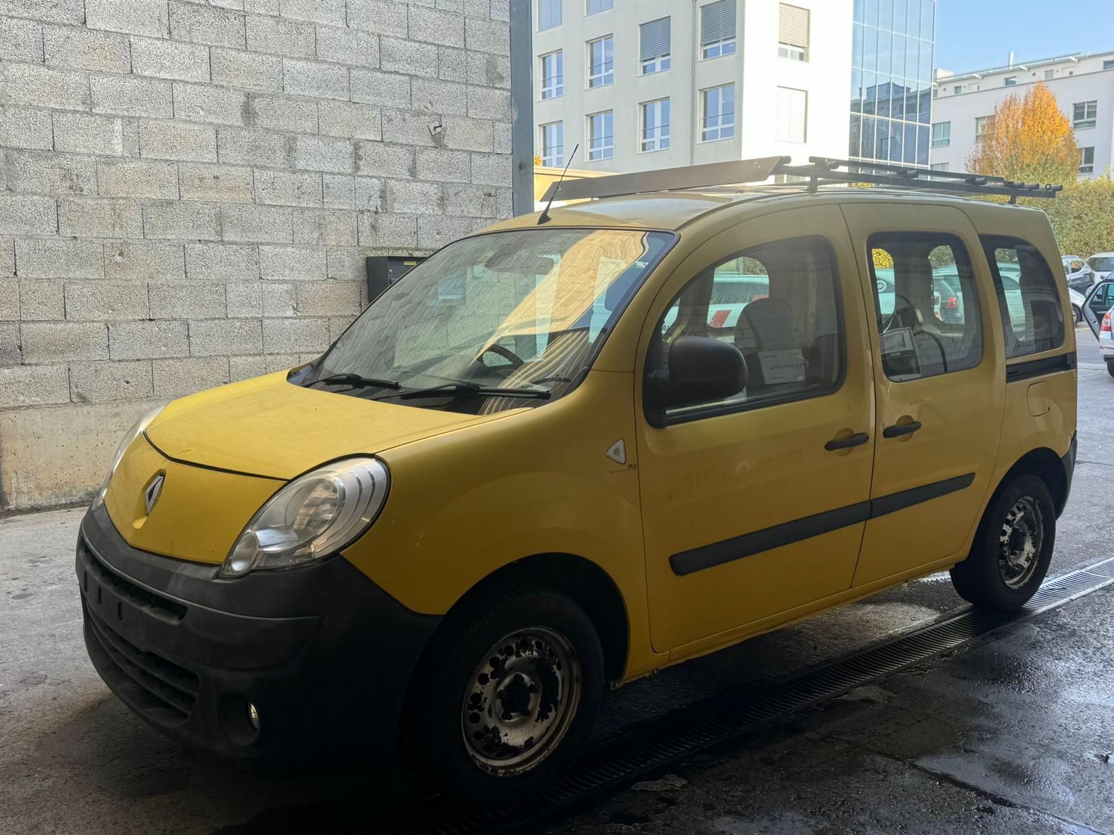 RENAULT Kangoo 1.6 105 Business A-image-0