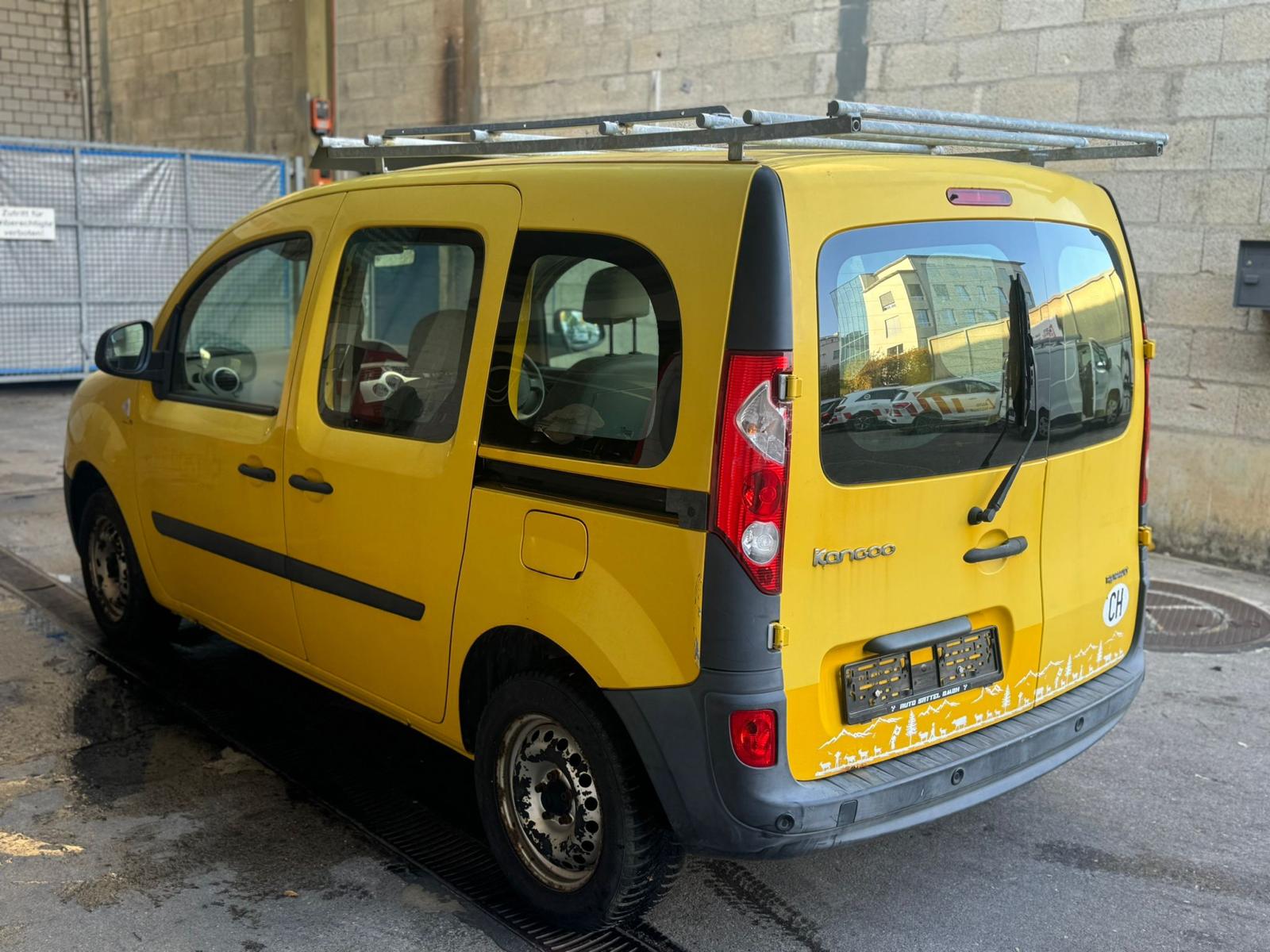 RENAULT Kangoo 1.6 105 Business A-image-4