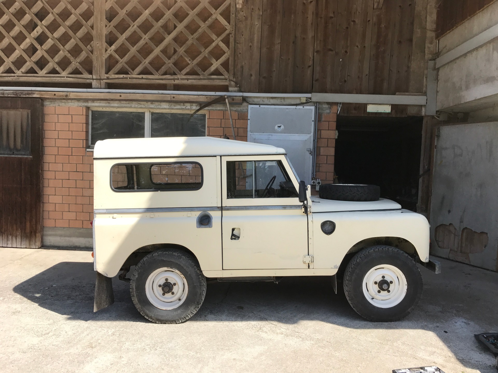 LAND ROVER Land Rover 88 2.3-image-9