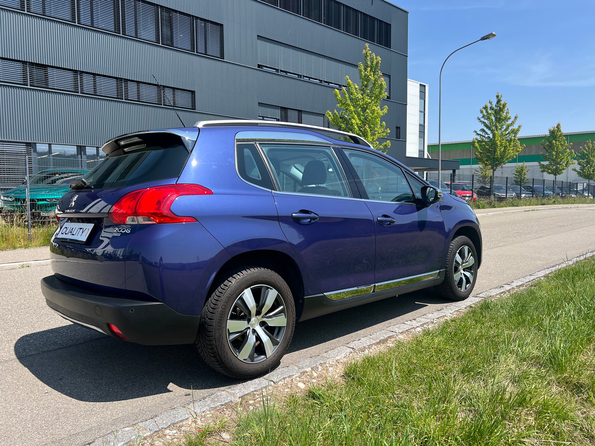 PEUGEOT 2008 1.2 PureTech Allure-image-6