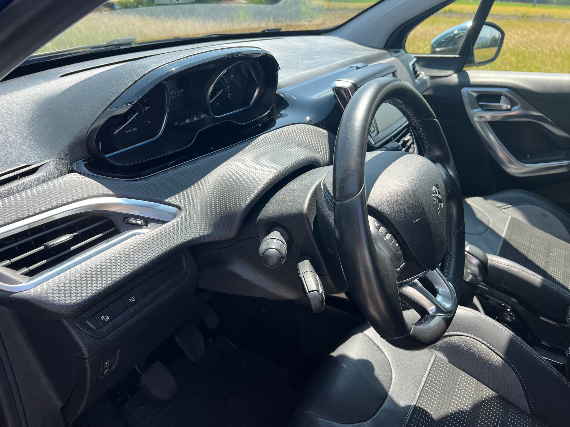 PEUGEOT 2008 1.2 PureTech Allure-image-16