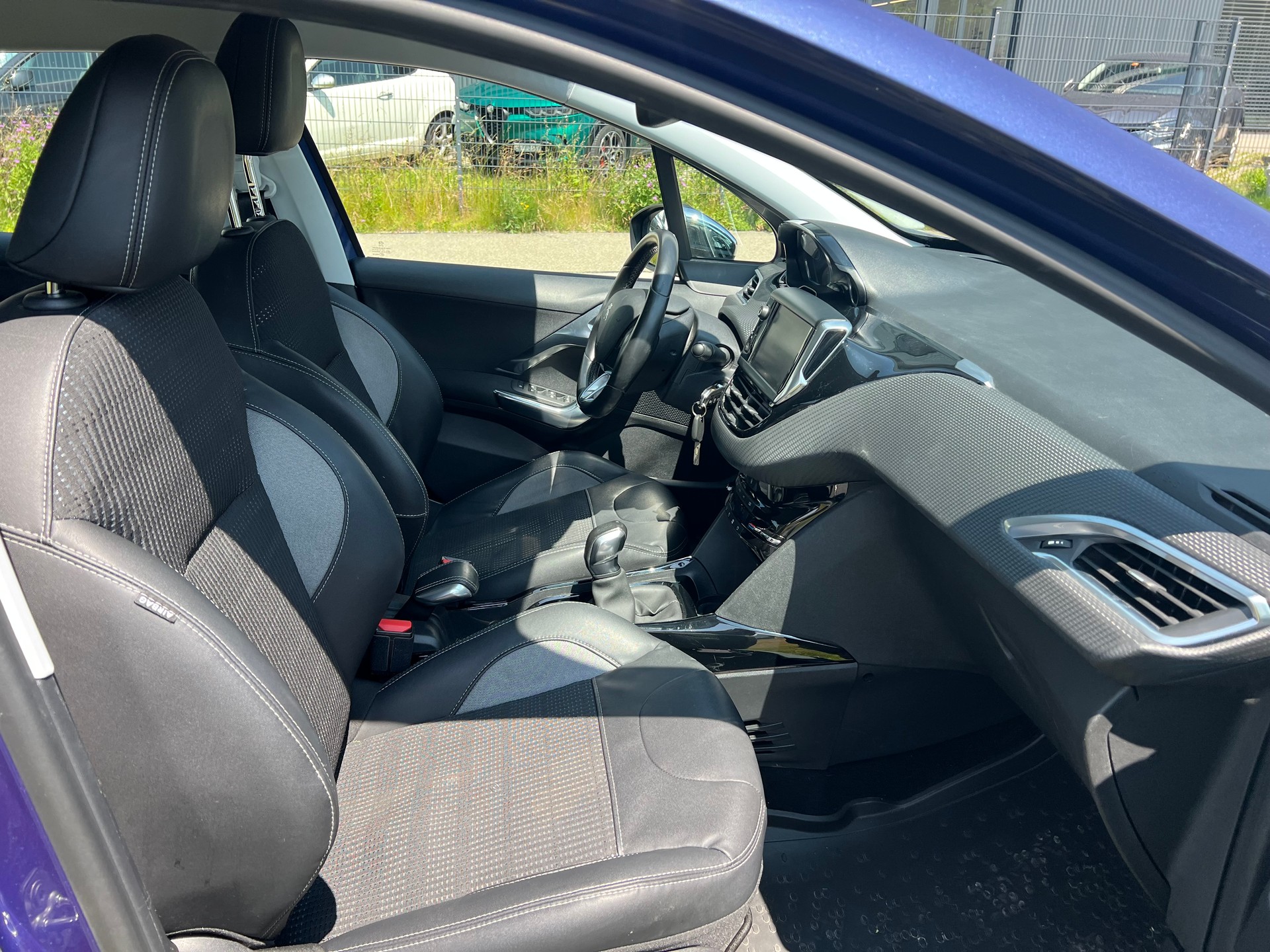 PEUGEOT 2008 1.2 PureTech Allure-image-21