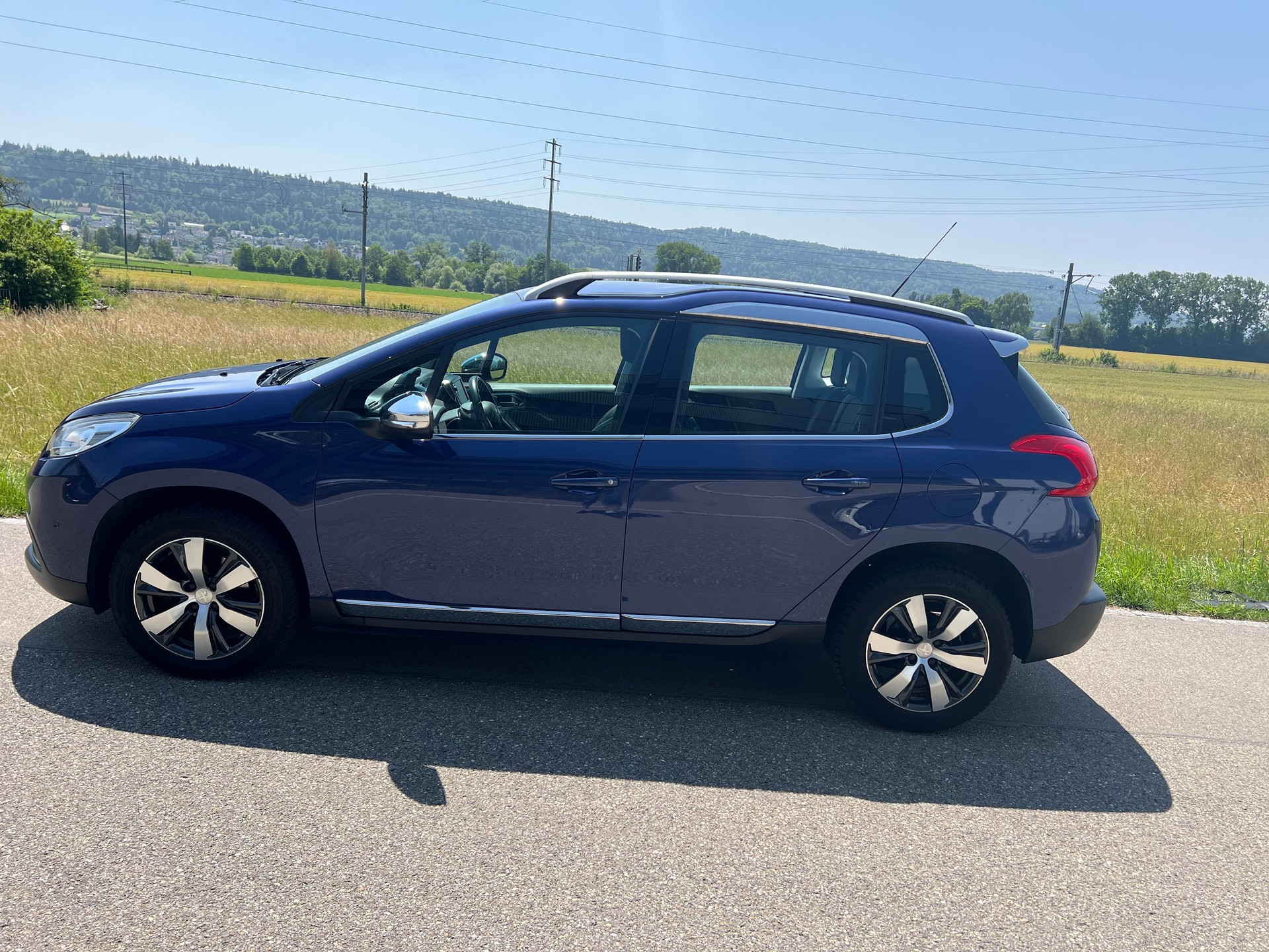 PEUGEOT 2008 1.2 PureTech Allure-image-9