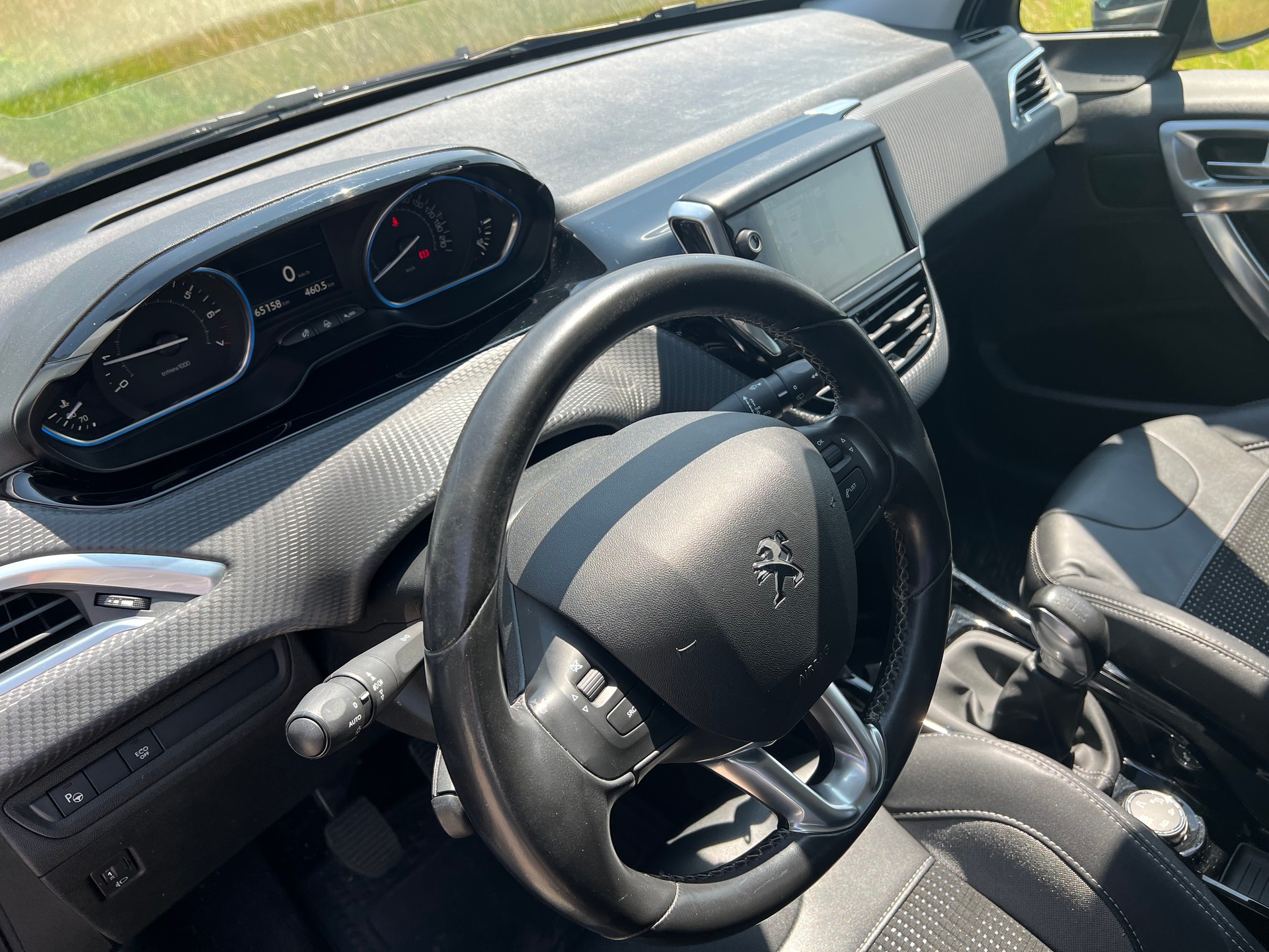 PEUGEOT 2008 1.2 PureTech Allure-image-17